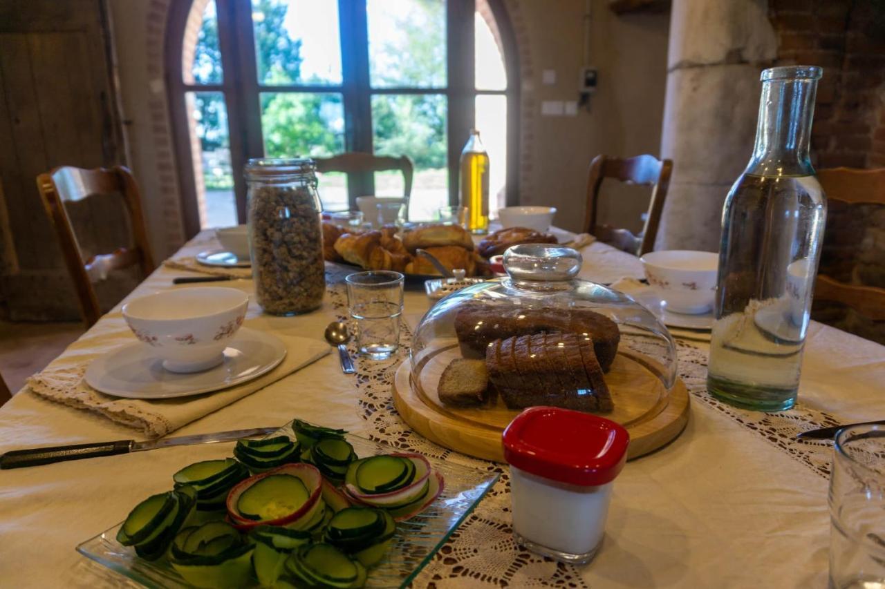 Chambres Et Table D'Hotes - Les Jardins De La Longagne Saussenac Exterior foto